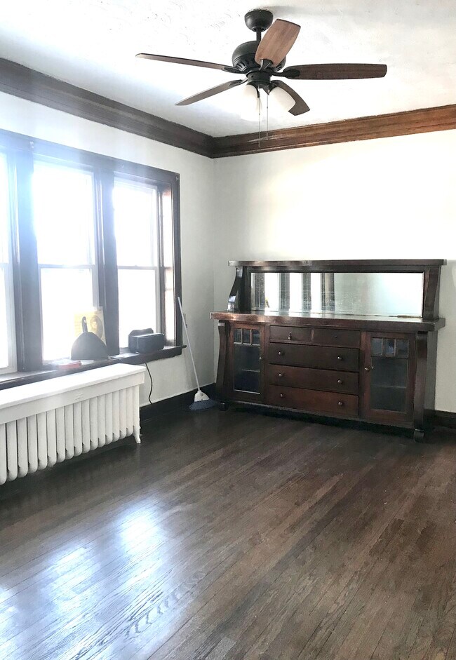Foto del edificio - 1475 W 77th St