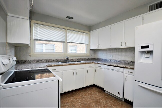 Building Photo - 8922 Bronx Ave