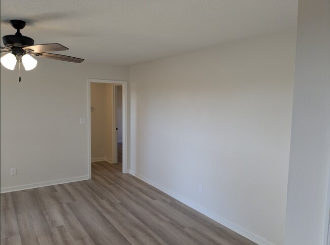 Foto del edificio - 588 Clutts Rd