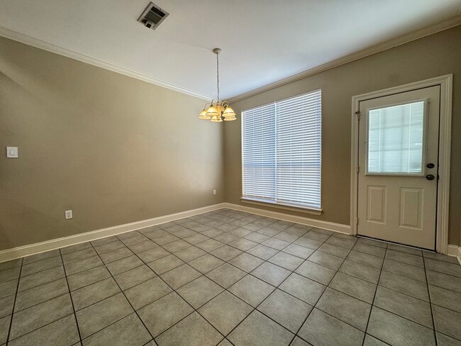 Building Photo - 5578 Arialo Dr