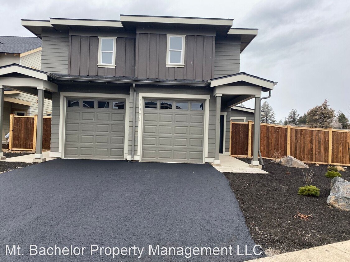 Foto principal - 3 br, 2.5 bath House - 61531 SE Jennifer L...