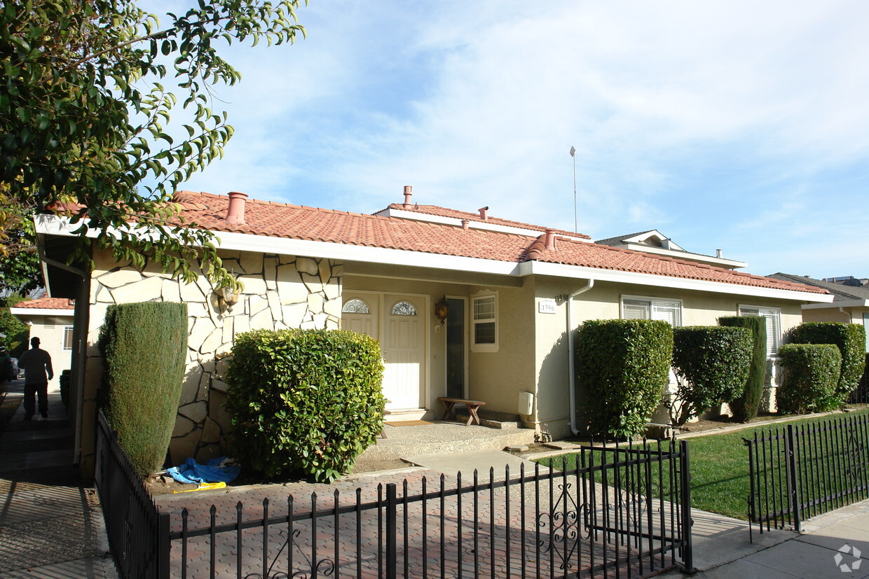 Primary Photo - 1396 Essex Way