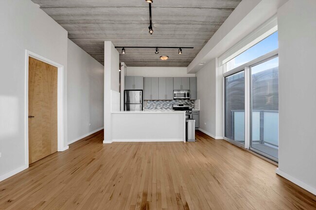 Foto del edificio - 630 N Franklin St