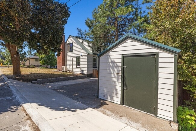 Building Photo - 1500 Siskiyou St