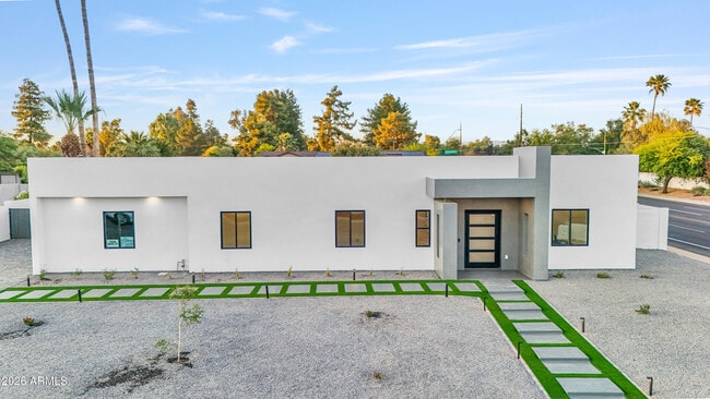 Building Photo - 5540 E Dahlia Dr