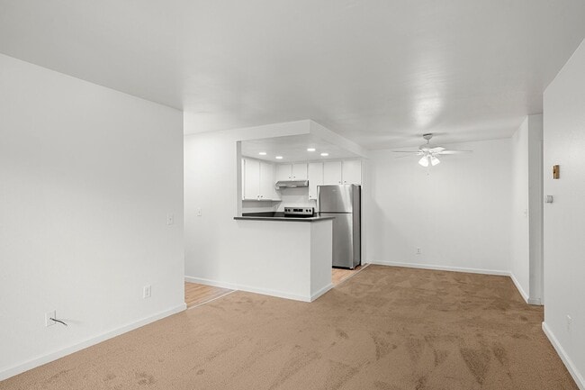 Building Photo - Mission Valley 1 BR/1 BA Condominium at Ra...