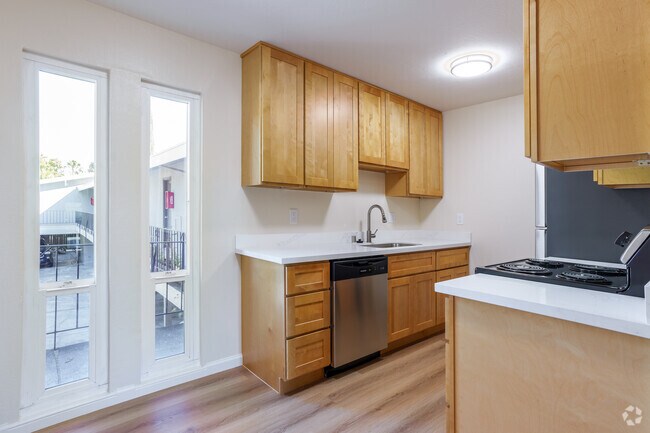 2 habitaciones, 1 baño - 760 pies cuadrados - Cocina - 2347 Pacheco St