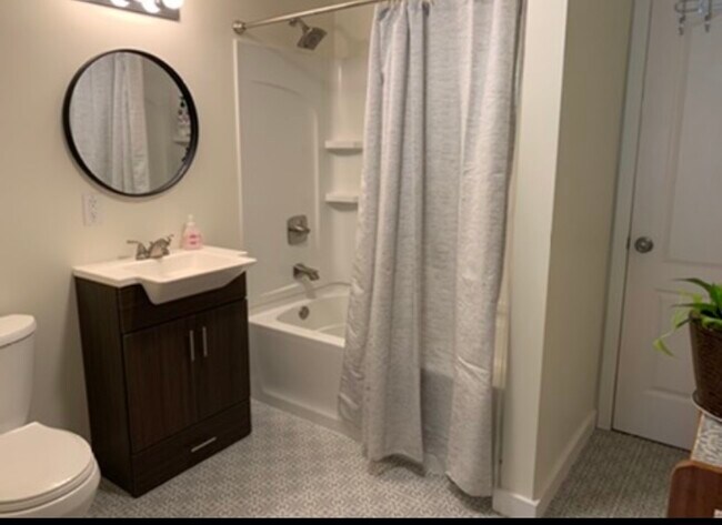 Building Photo - 15 Pelham Rd