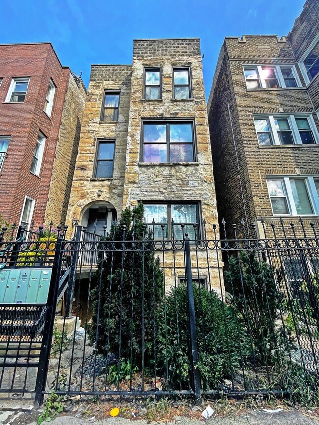 Building Photo - 1641 S California Ave