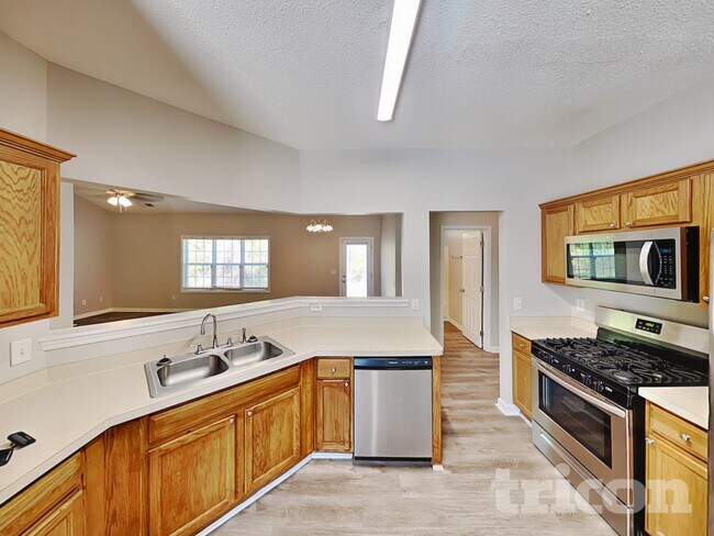 Foto del edificio - 114 Arbor Chase Pkwy