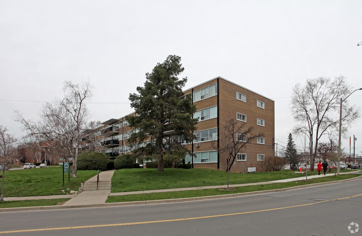 Building Photo - 4 Overland Dr