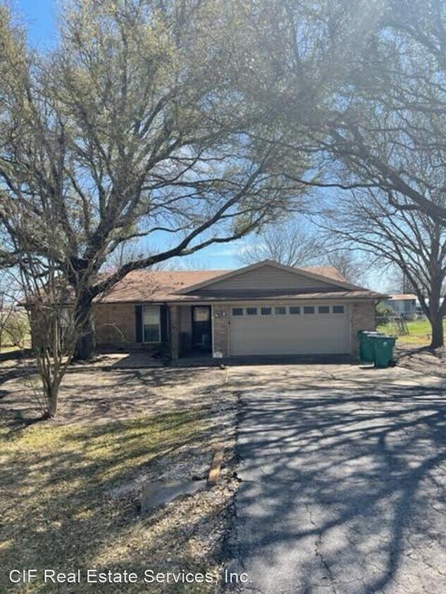 Primary Photo - 3 br, 2 bath House - 841 W. 3rd St.