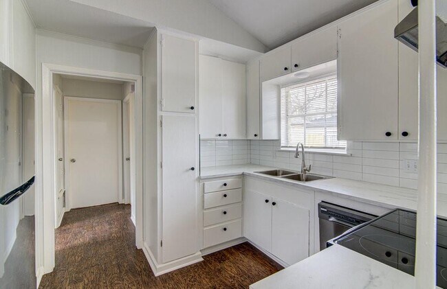 Foto del edificio - 5703 Gloucester Ln