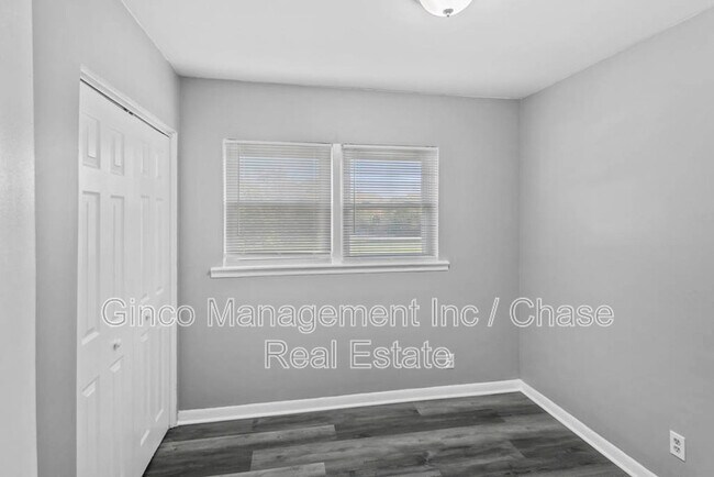 Building Photo - 991 Tollview Ave