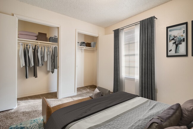 Foto del edificio - C&W Grandview Apartments