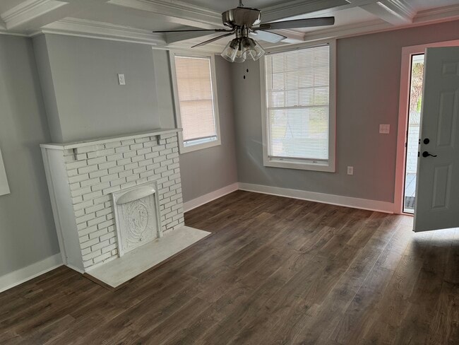 Building Photo - 205 W Ann St