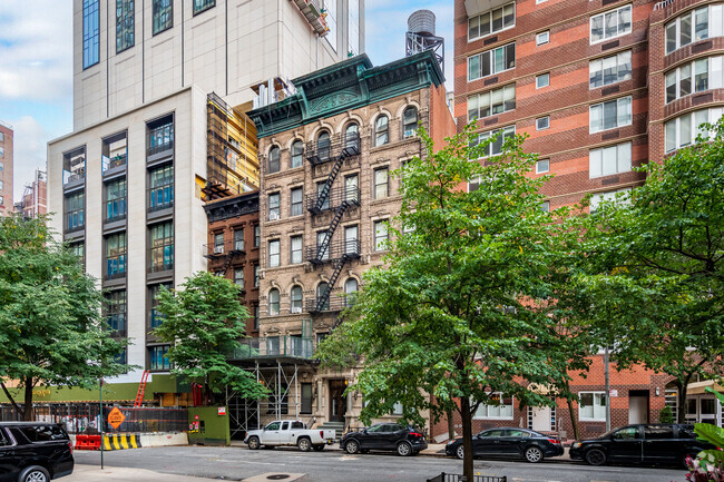 Building Photo - 422 E 58th St