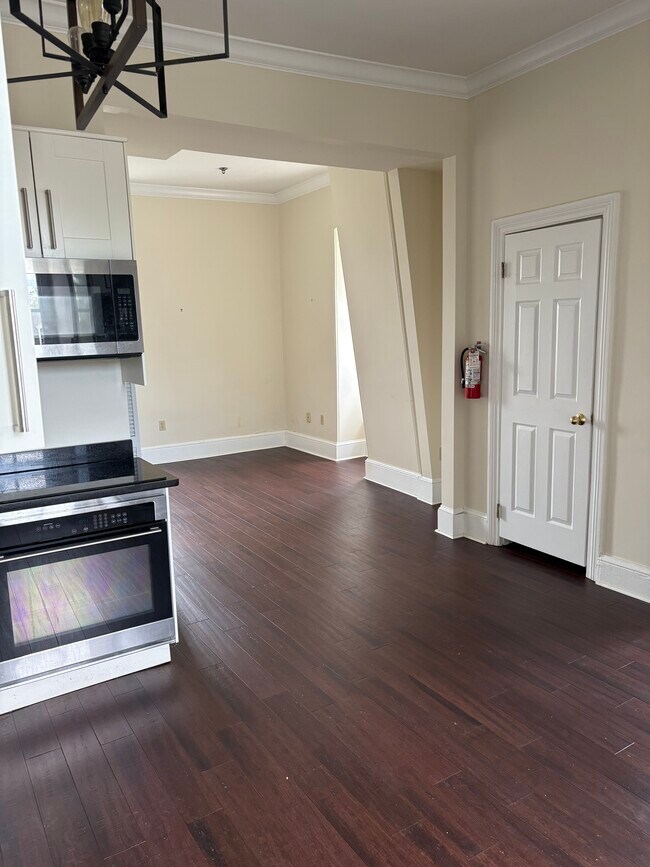 Foto del edificio - 10 N Main St