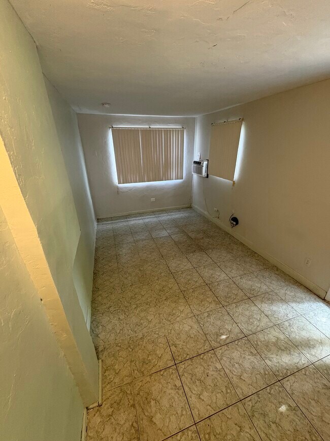 Foto del edificio - 6387 Coral Way