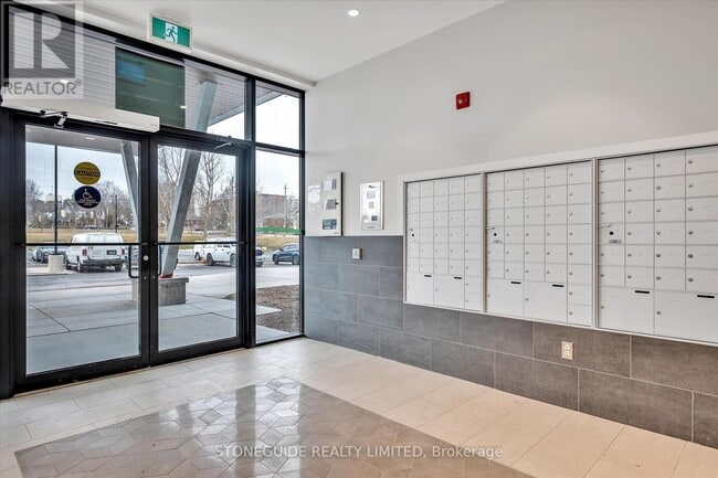 Building Photo - 555 Bonaccord St