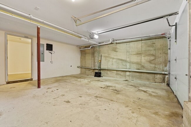 Building Photo - 37 Glen Ave