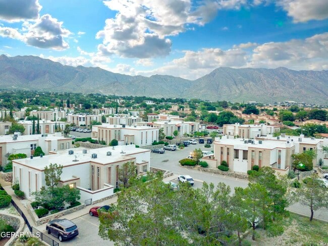 Building Photo - 6201 Escondido Dr