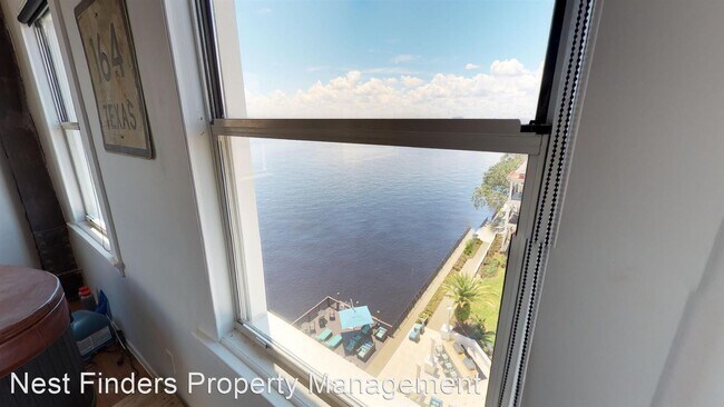 Building Photo - 1 br, 1.5 bath House - 1846 Margaret St #6A