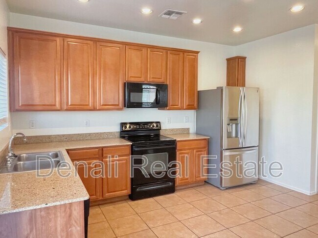 Building Photo - 8150 W Palo Verde Ave