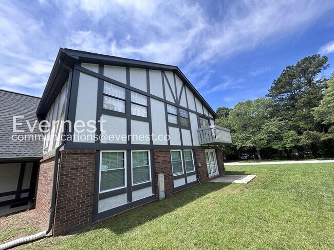Building Photo - 1760 Wesley Way NW