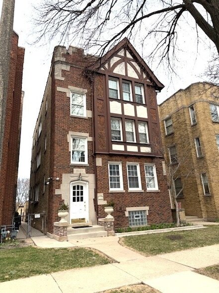 Building Photo - 4820 Elm St