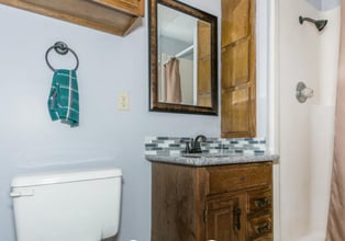 Building Photo - 142 E. Wood