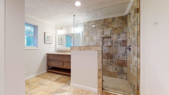 Building Photo - 4022 Brookcrest Cir