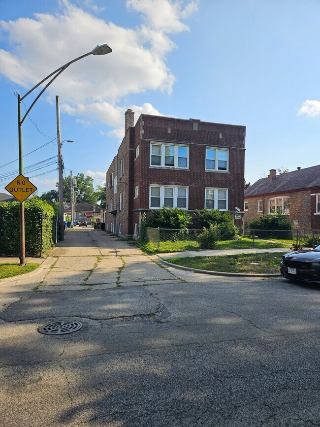 Building Photo - 1745 W 89th St