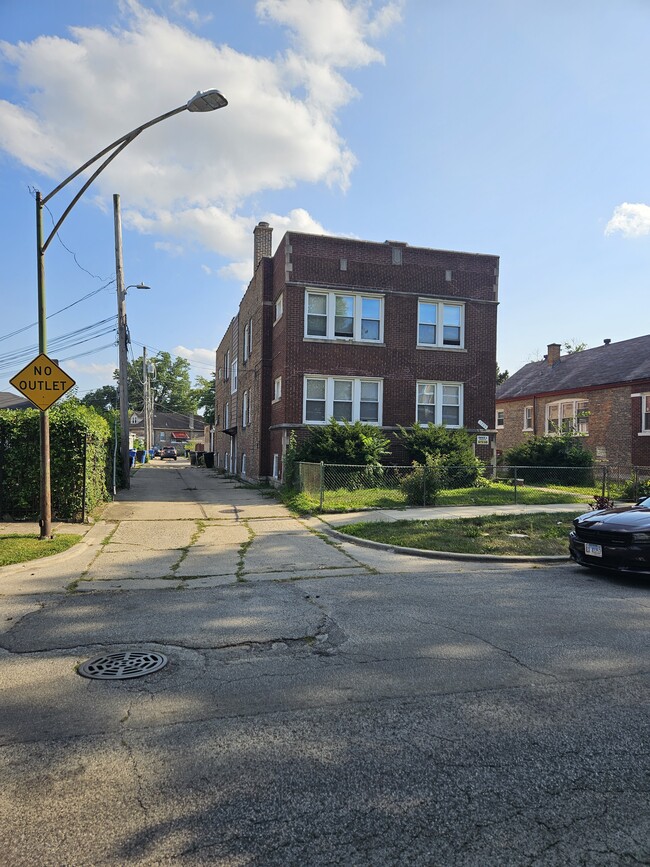 Building Photo - 1745 W 89th St