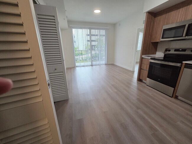 Foto del edificio - 830 NW 168th Dr