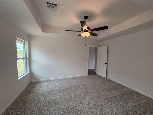 Building Photo - 1st Month Free - New Home!