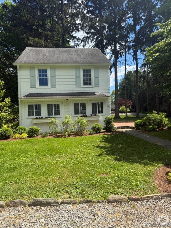 Building Photo - 320 Greens Farms Rd
