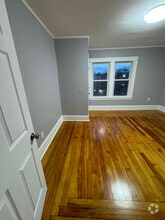 Building Photo - 12 Lucretia Ave