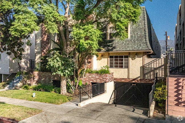 Building Photo - 409 W Dryden St