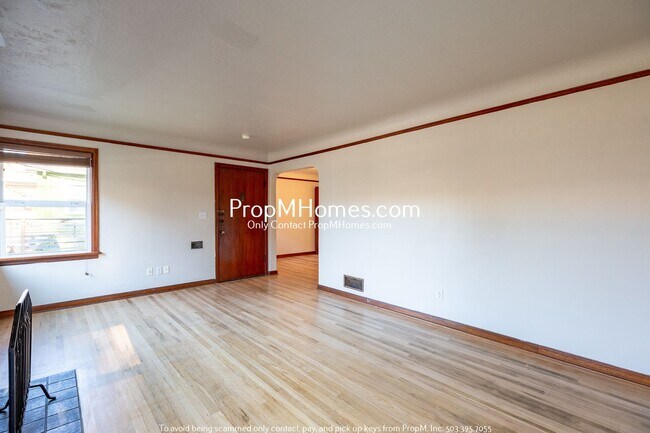 Foto del edificio - 4 Bedroom in the Heart of Sellwood! Fenced Backyard and Huge Basement!