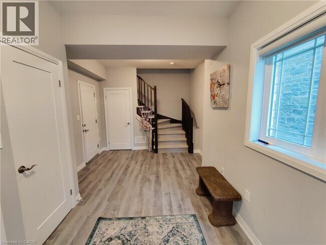 Building Photo - 14 Aquarius Cres