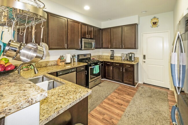 Foto del edificio - 1460 Mockingbird Ct