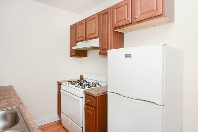 Building Photo - 2600 N Kimball Ave
