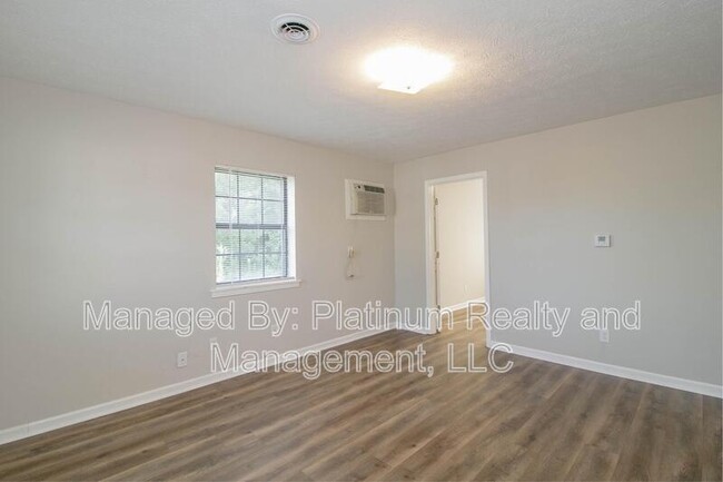 Foto del edificio - 18-418 Thompsonville Ln