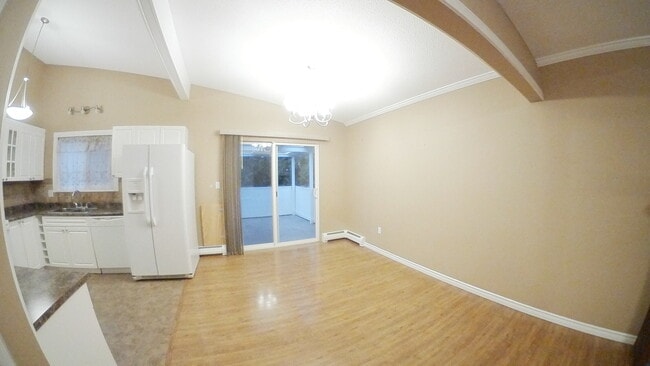 Building Photo - 859 Paisley Ave