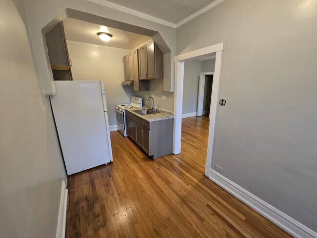 Foto del edificio - 3412 W Montrose Ave