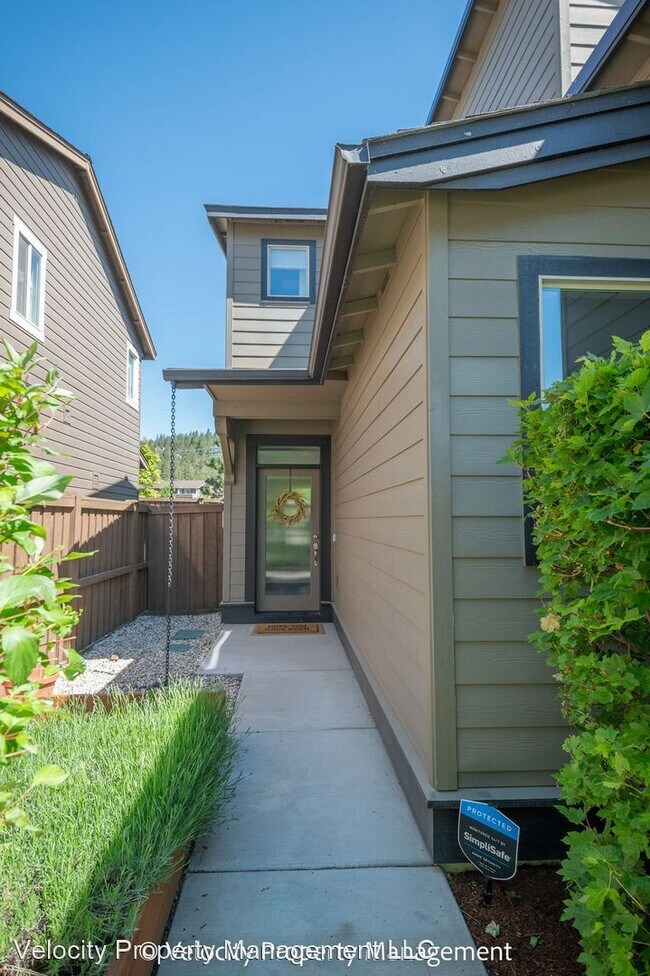 Foto del edificio - 3 br, 2.5 bath House - 1808 NW Element Pl.