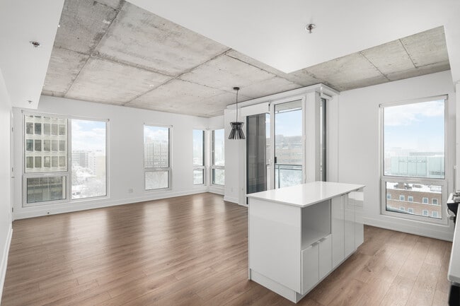 Building Photo - Zenith Condo Apartments - Ville-Marie