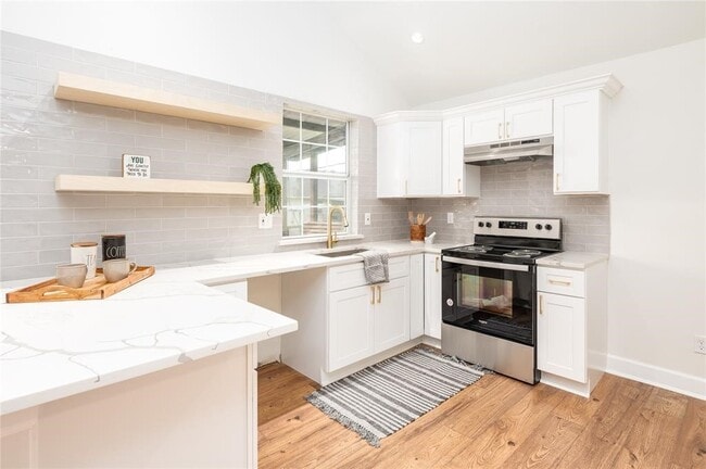 Building Photo - 426 N Holland St