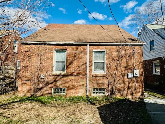 Building Photo - 3 Bedroom 1 Bath Home For LEASE Section 8 ...